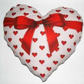 Cuscino cuore con fiocco rosso